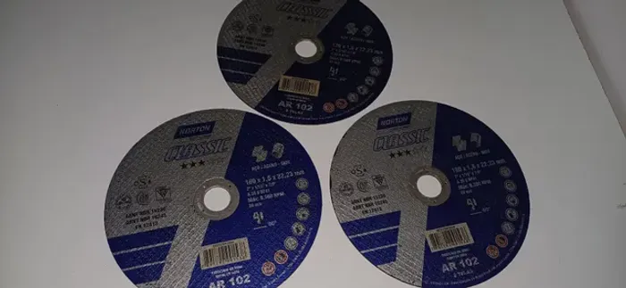 03 discos corte 7"x 1/16x 7/8" + 3 discos desbaste 41/2" R$ 50