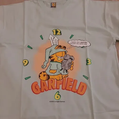 Camisão de malha 100% algodão, Hering, cor branca com estampa do Garfield, tamanho P/S.
