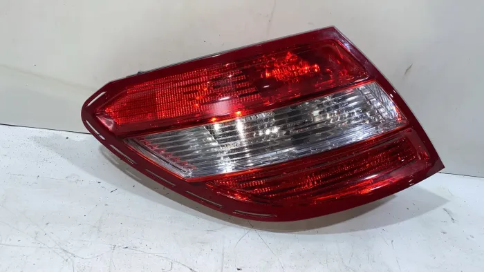 Lanterna esquerda Mercedes C180 2010
