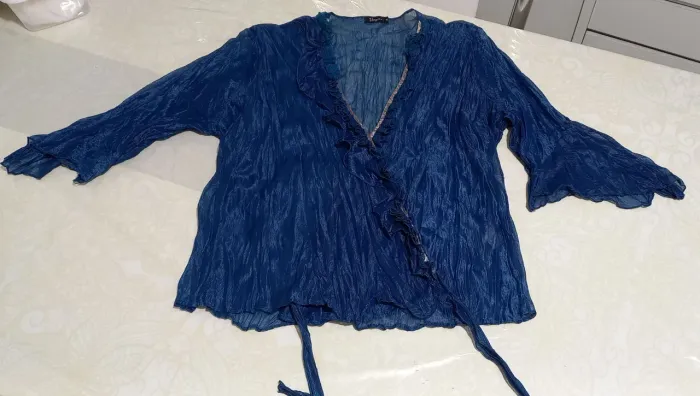 Cavaquinho 7/8 sino, amassadinho, azul, tam 46 com renda .