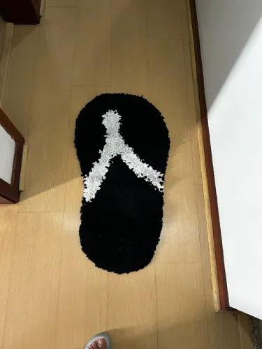 Tapete em formato de chinelo  novo