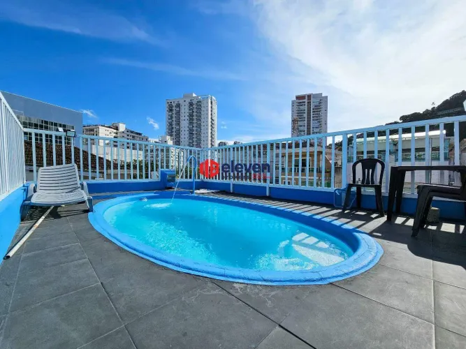 Casa à Venda com Piscina  Marapé, Santos/SP