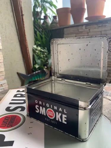 Lata metal Lucky Strike