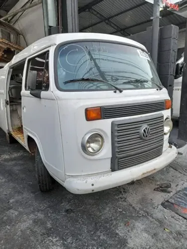 Kombi sucata para retirada de peças