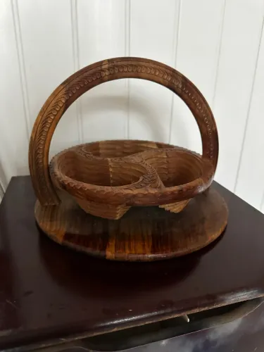 Cesta de madeira trabalhada -linda!! 