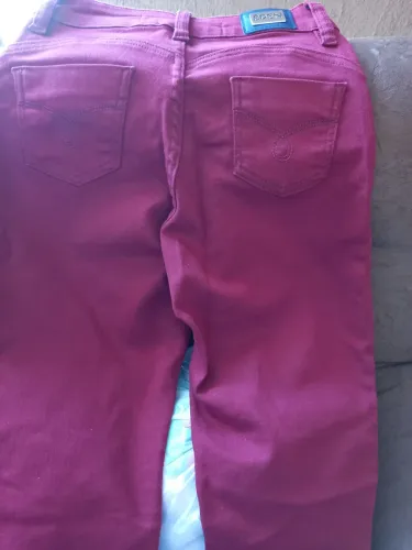 Calça Feminina Jeans Vinho 50,00 nova