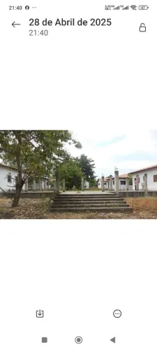 Grande complexo de construções servindo para projetos sociais ou industriais 