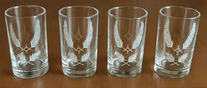 Conjunto de 4 Copos Vintage com Estampa Decorativa Raros