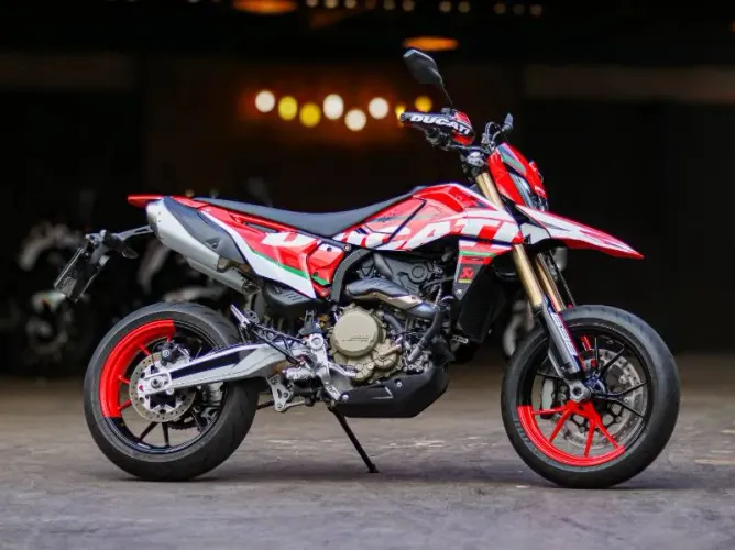 DUCATI HYPERMOTARD 698 cc 