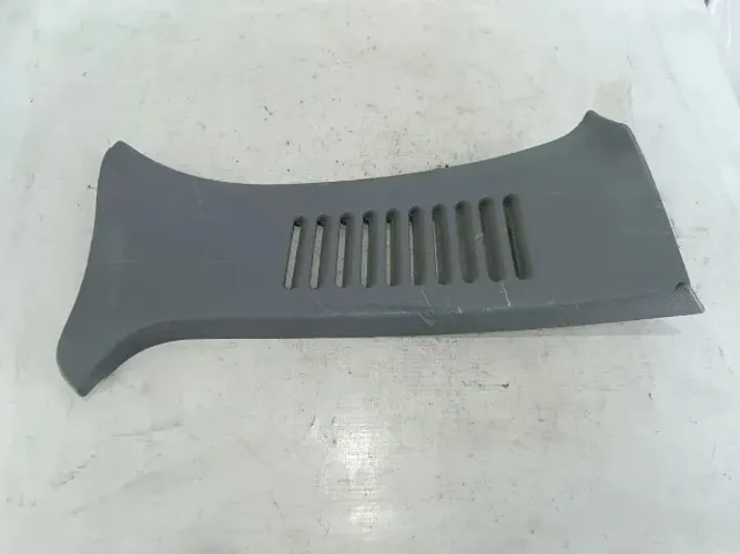 Acabamento coluna traseira esquerda Ford Escort zetec 97-02