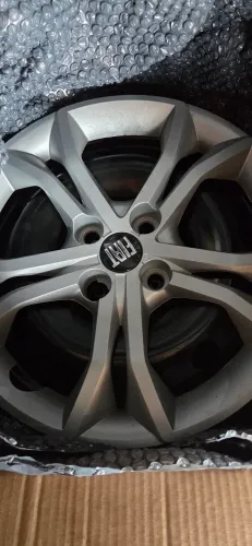 Jogo de rodas com calota aro 15 Fiat