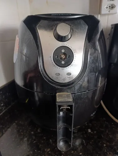 Fritadeira Elétrica Britânia( Air- Fryer) Funciona perfeitamente.