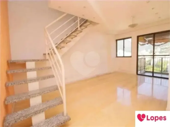 Duplex à venda com 3 quartos, sendo 1 suíte, no condomínio Edificio Juscelino Kubitschek, 