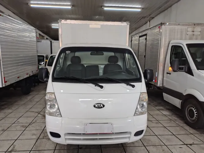 Kia bongo baú diesel 4x2