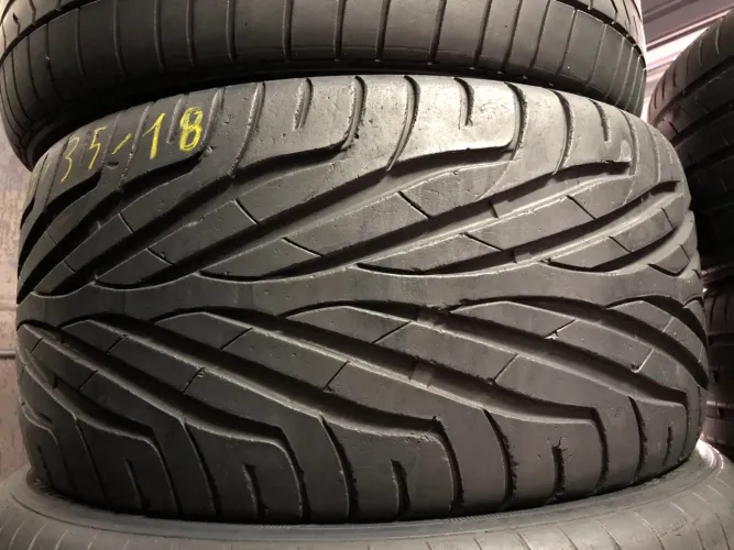 Pneu 265/35/18 por 300$ peça única maxxis seminovo
