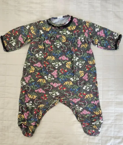 Macacão floral para bebê