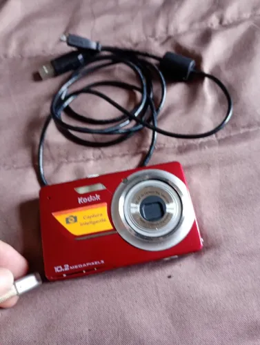Câmera digital Kodak vermelha