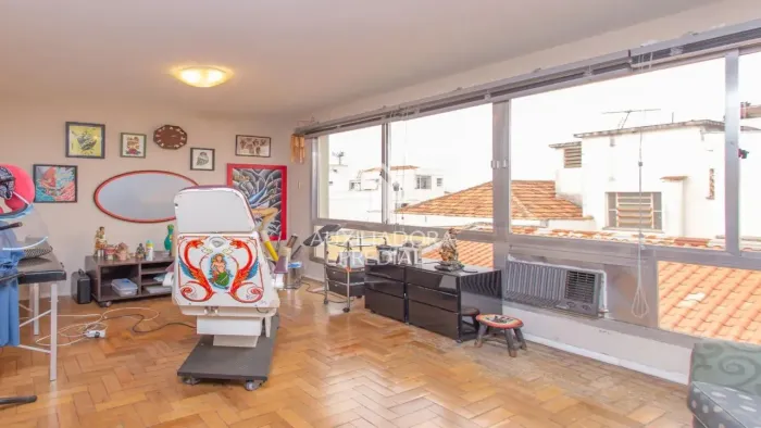 Imóvel para venda possui 107 metros quadrados com 3 quartos em Rio Branco - Porto Alegre -