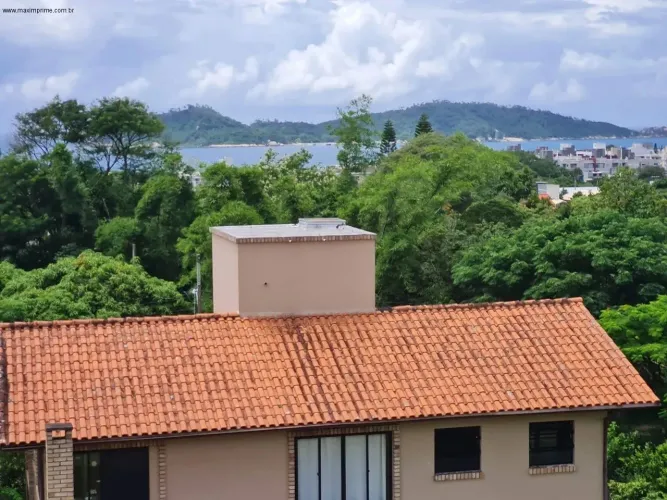 Linda casa para aluguel anual com vista para a ilha do Campeche, excelente padrão geminada