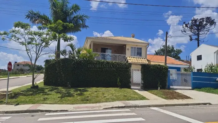 Sobrado à venda em Araucária-PR, no bairro Campina da Barra, com 3 quartos, 1 suíte e 130,
