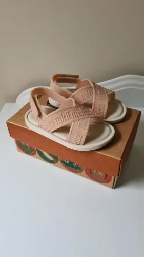 Melissa tamanho 22 - linda super conservada 