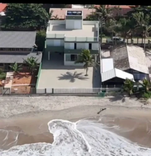 Casa Frente para o Mar ITAPOA SC. Pe na Areia.