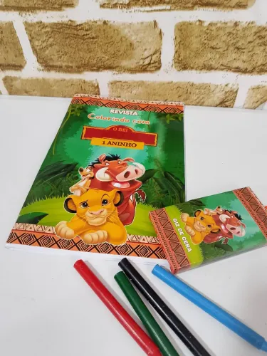 Revista para Colorir O Rei Leão + Giz de Cera