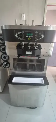 Máquina de sorvete Taylor C712 com bombas e kit completo