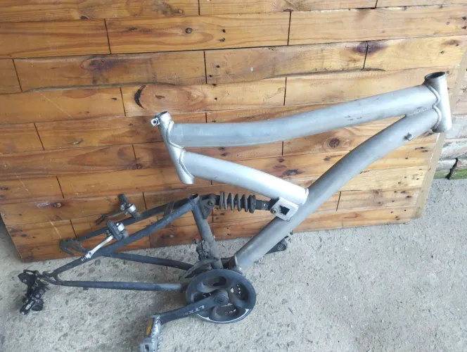 Quadro de alumínio de  mountain bike