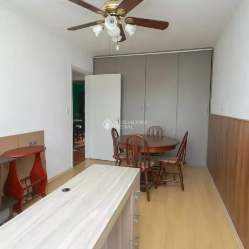 Apartamento à venda no Passo da Areia, 62 m² com 2 dormitórios/quartos disponíveis.