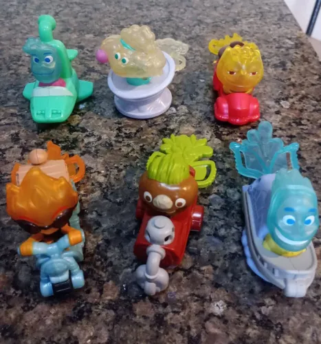 Boneco Elementos MC Donald's em bom estado de conservação
