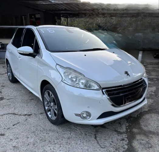 Peugeot 208 aut c/Teto 