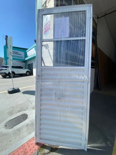 PORTA ALÚMINIO BRANCO COM VIDRO FIXO 2.10X80