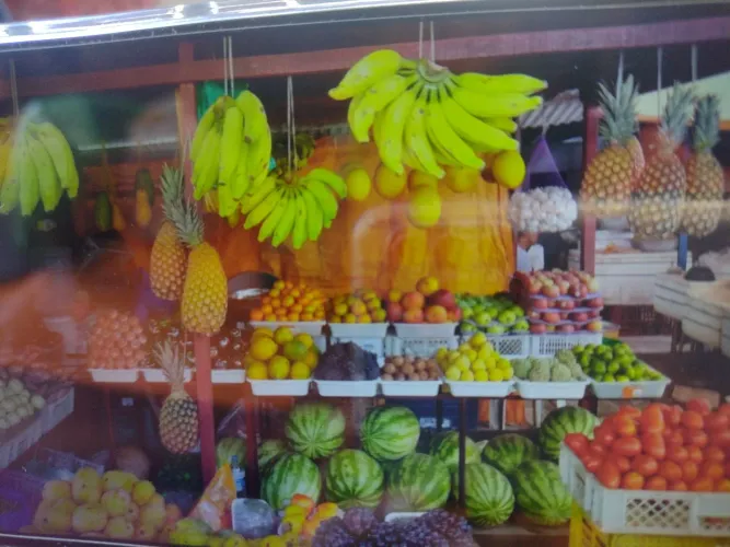 Frutas e verduras e camarão