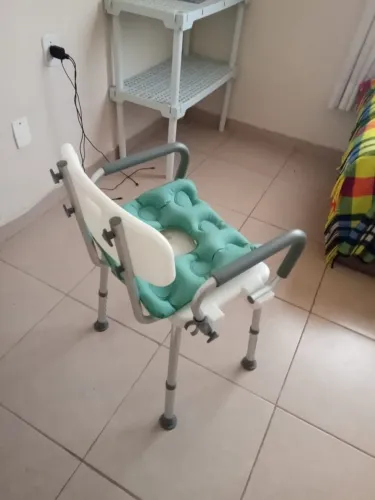 Cadeira de Banho Hospitalar com Apoio