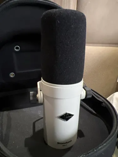 Microfone dinâmico Studio/live Universal Áudio Sd-1 profissional standard 