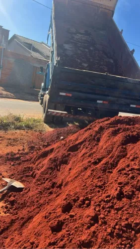Terra vermelha para construção e jardinagem
