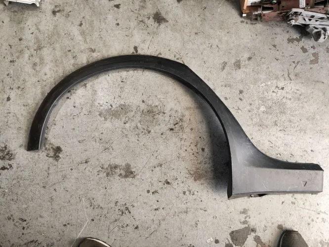 Moldura paralama Argo Trekking traseira direita 