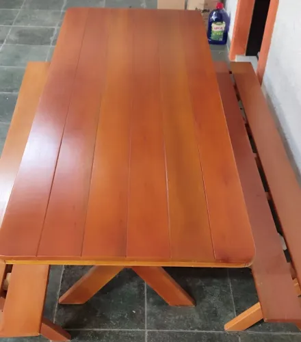 MESA DE MADEIRA MACIÇA