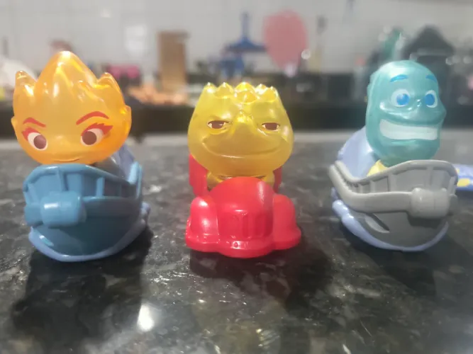Colecionáveis do filme Elementos do MC Donald's