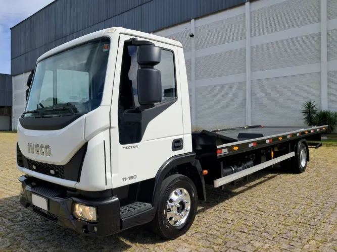 Iveco tector 11 190 Impecável semi novo  Baixa km no chassi 