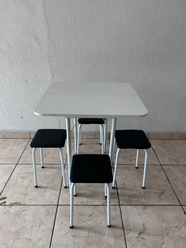 Mesa Dobrável com 4 Banqueta NOVA