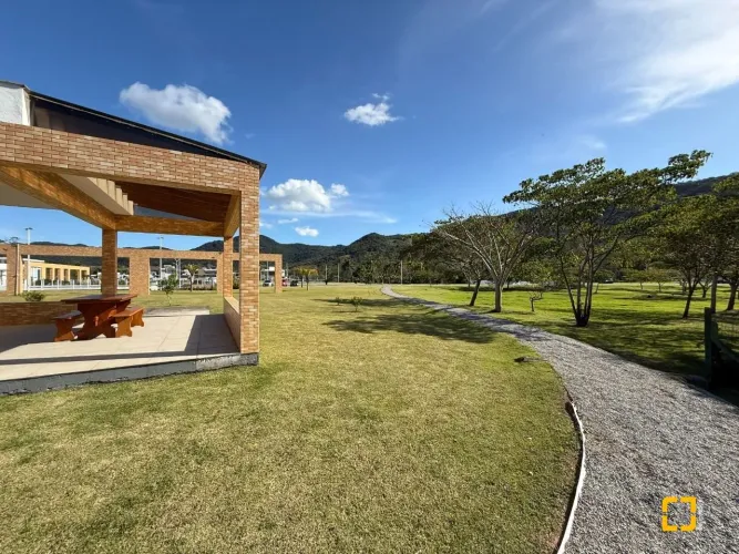Lote com 400 m2 no Condomínio Residencial Villa Ratones II, Florianópolis/SC