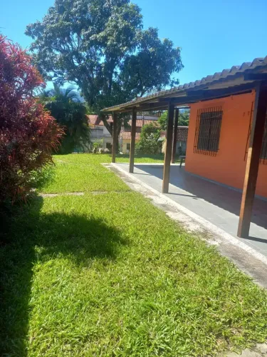 Casa para venda tem 100 metros quadrados com 2 quartos