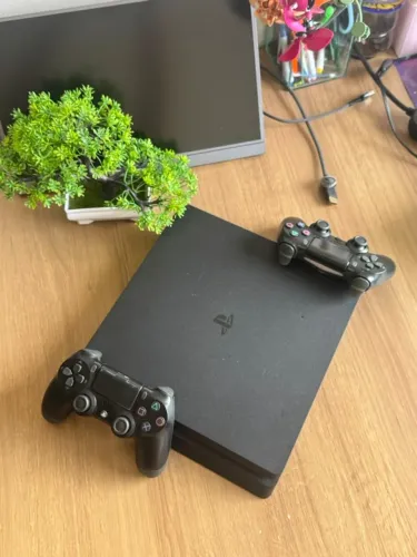 PS4 Slim 1tb com 2 controles *Pegar e usar* | Ipanema - RJ |