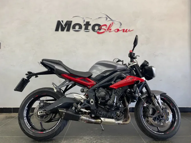 Triumph STREET TRIPLE 675