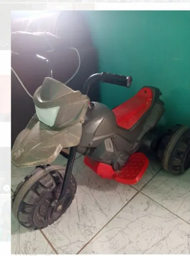 Vendo essa moto elétrica infantil 