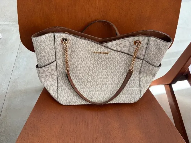 Bolsa original Michael Kors - Bege com logo MK - Usada