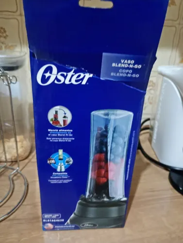 Copo Oster Blend-N-Go, compatível com liquidificadores Oster.