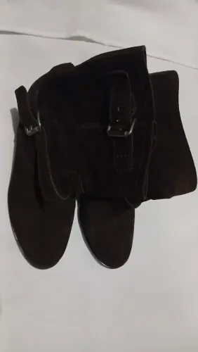 Bota Prada camurça marrom 38 1/2 cano médio.